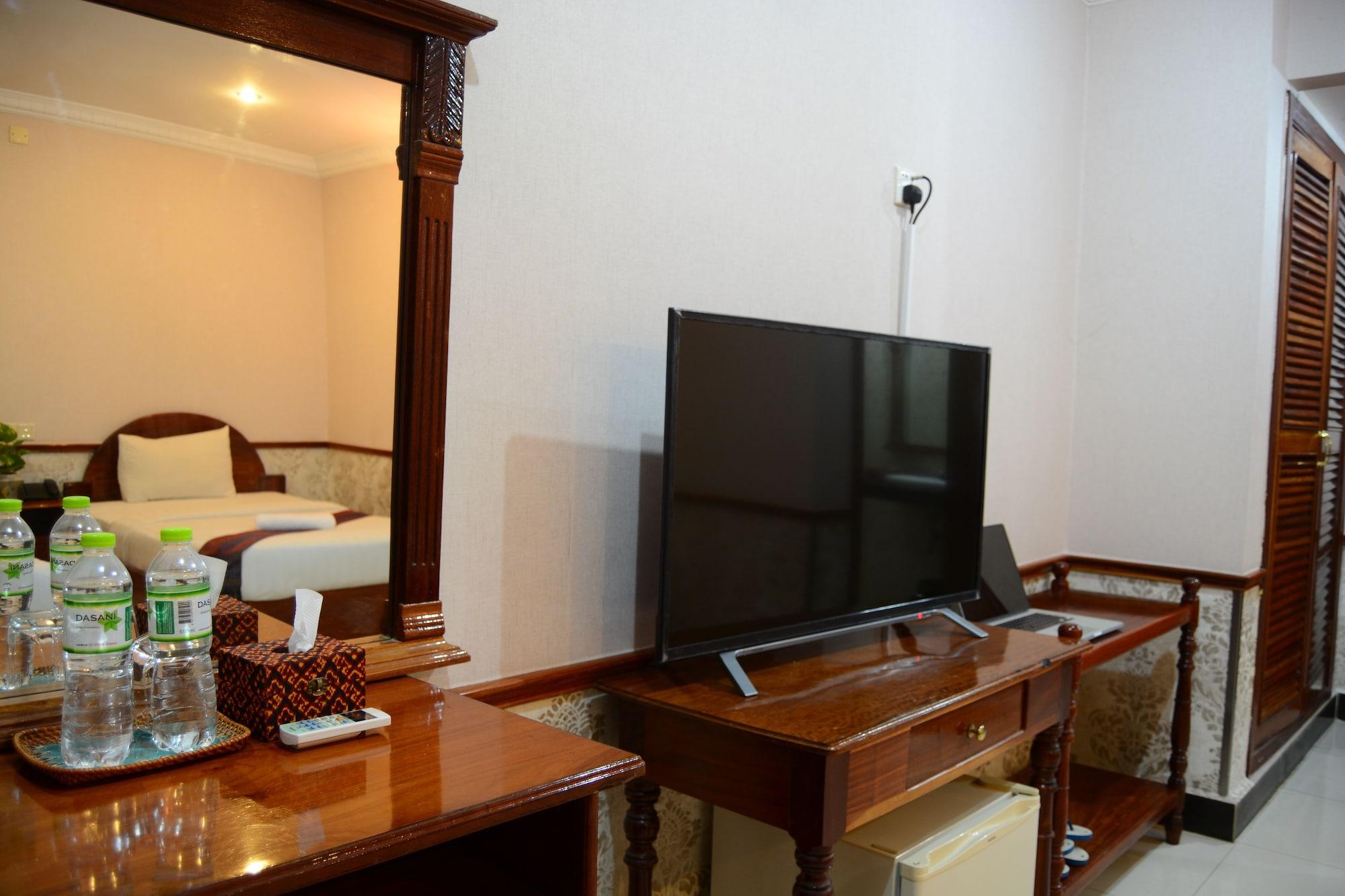 Holiday Hotel Battambang Exterior photo