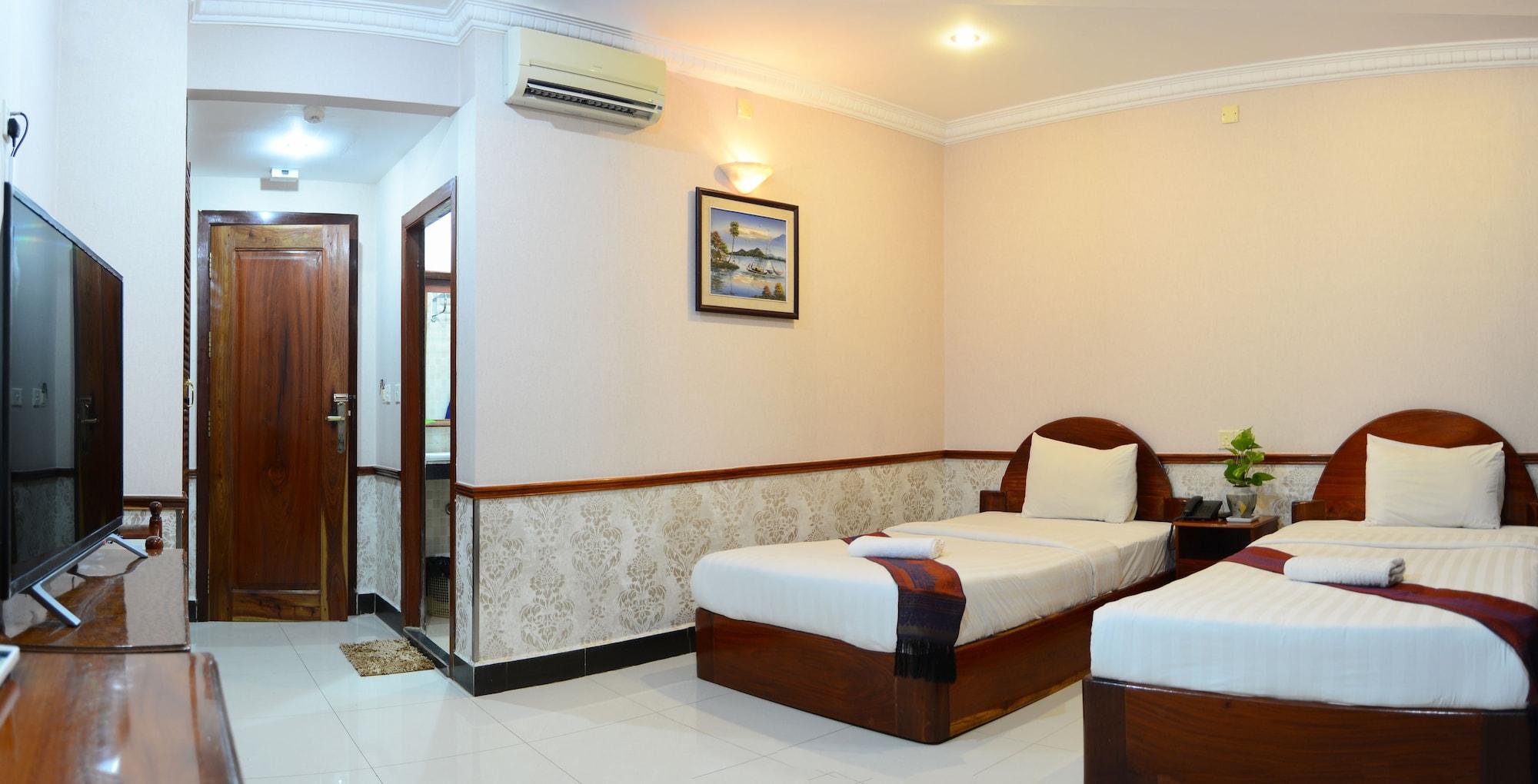 Holiday Hotel Battambang Exterior photo