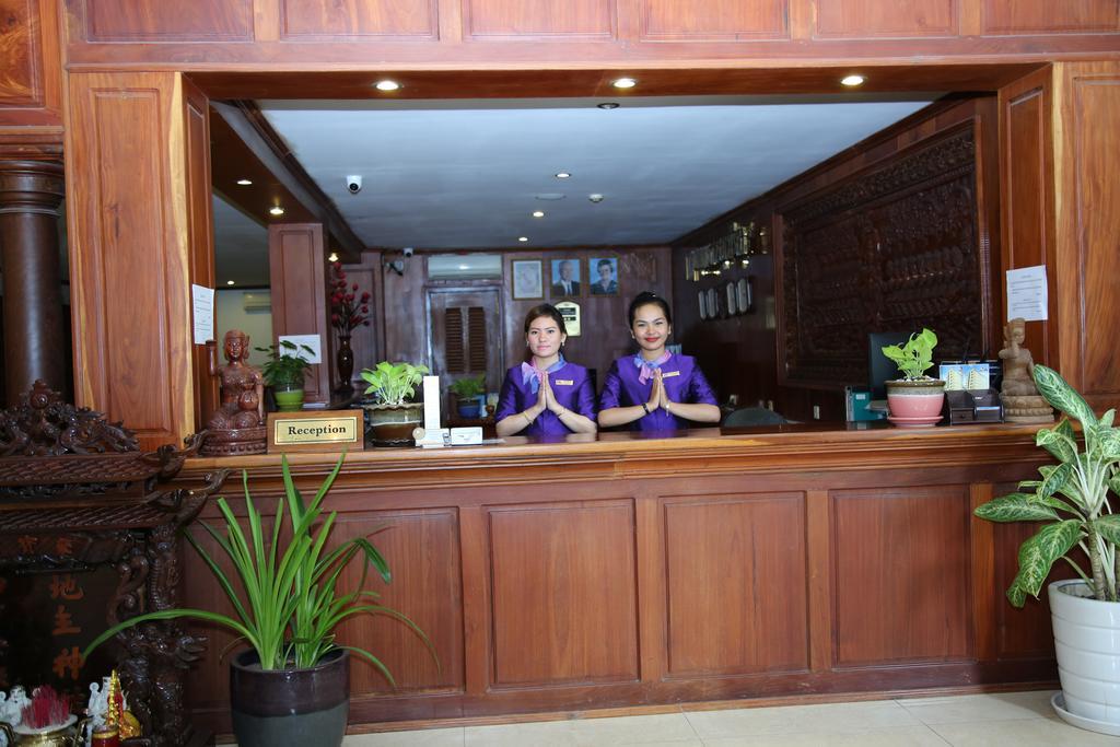 Holiday Hotel Battambang Exterior photo