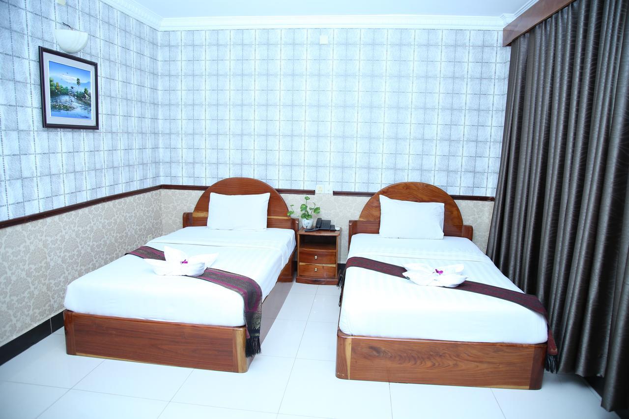 Holiday Hotel Battambang Exterior photo