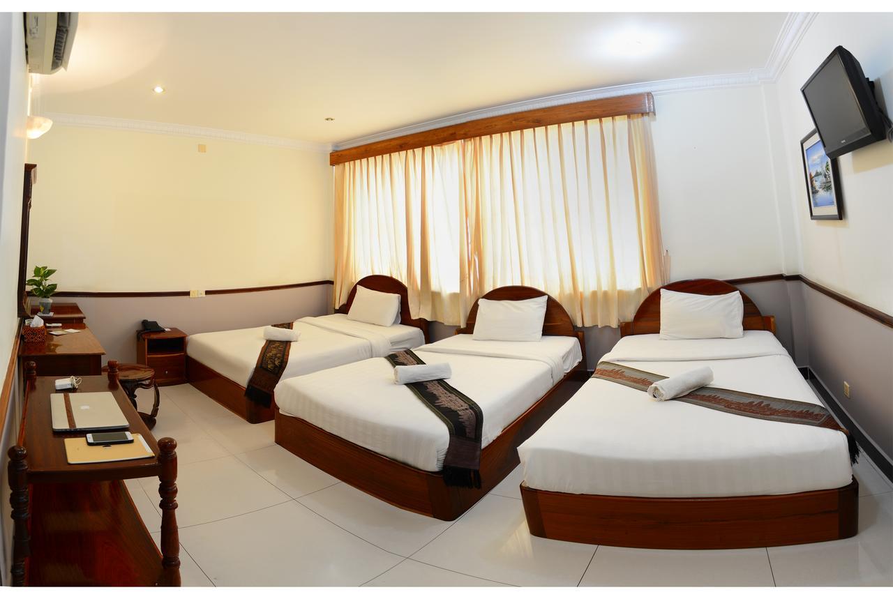 Holiday Hotel Battambang Exterior photo