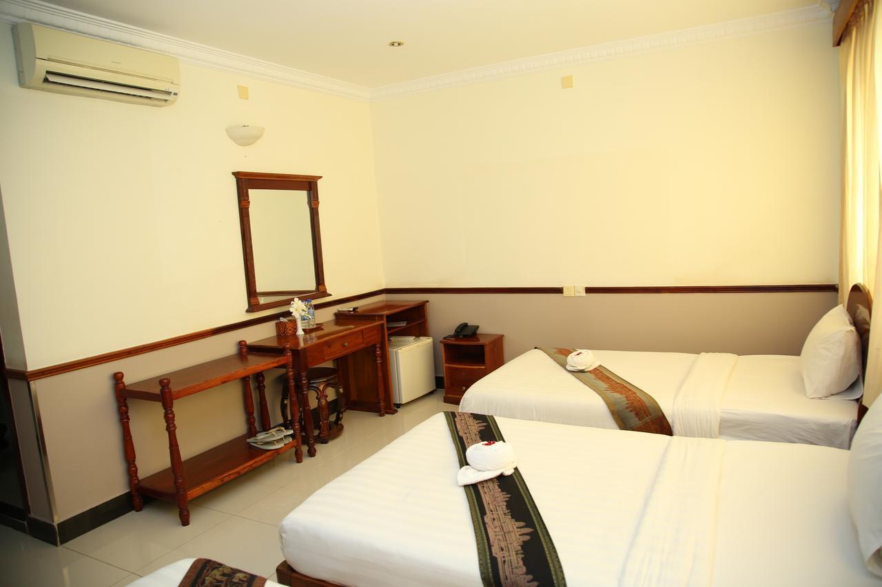 Holiday Hotel Battambang Exterior photo