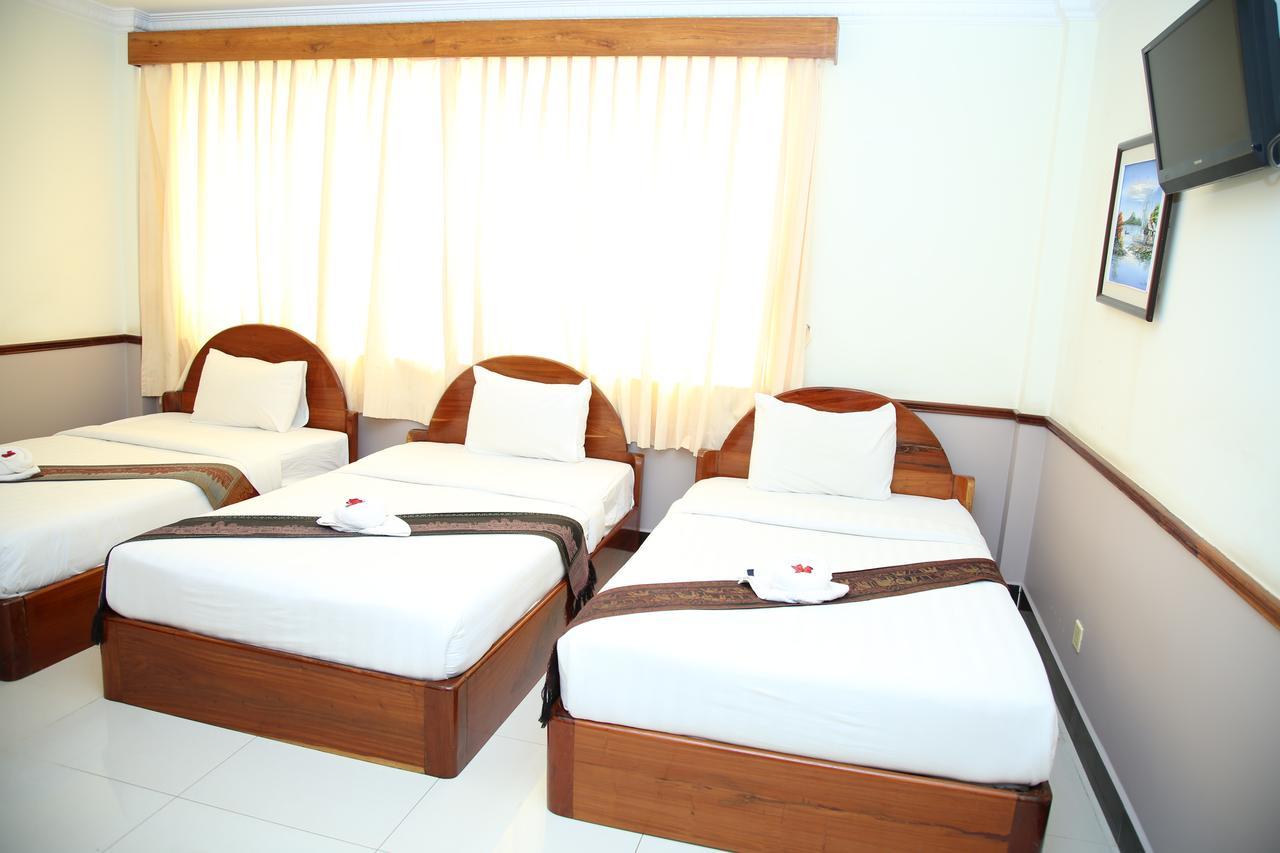 Holiday Hotel Battambang Exterior photo
