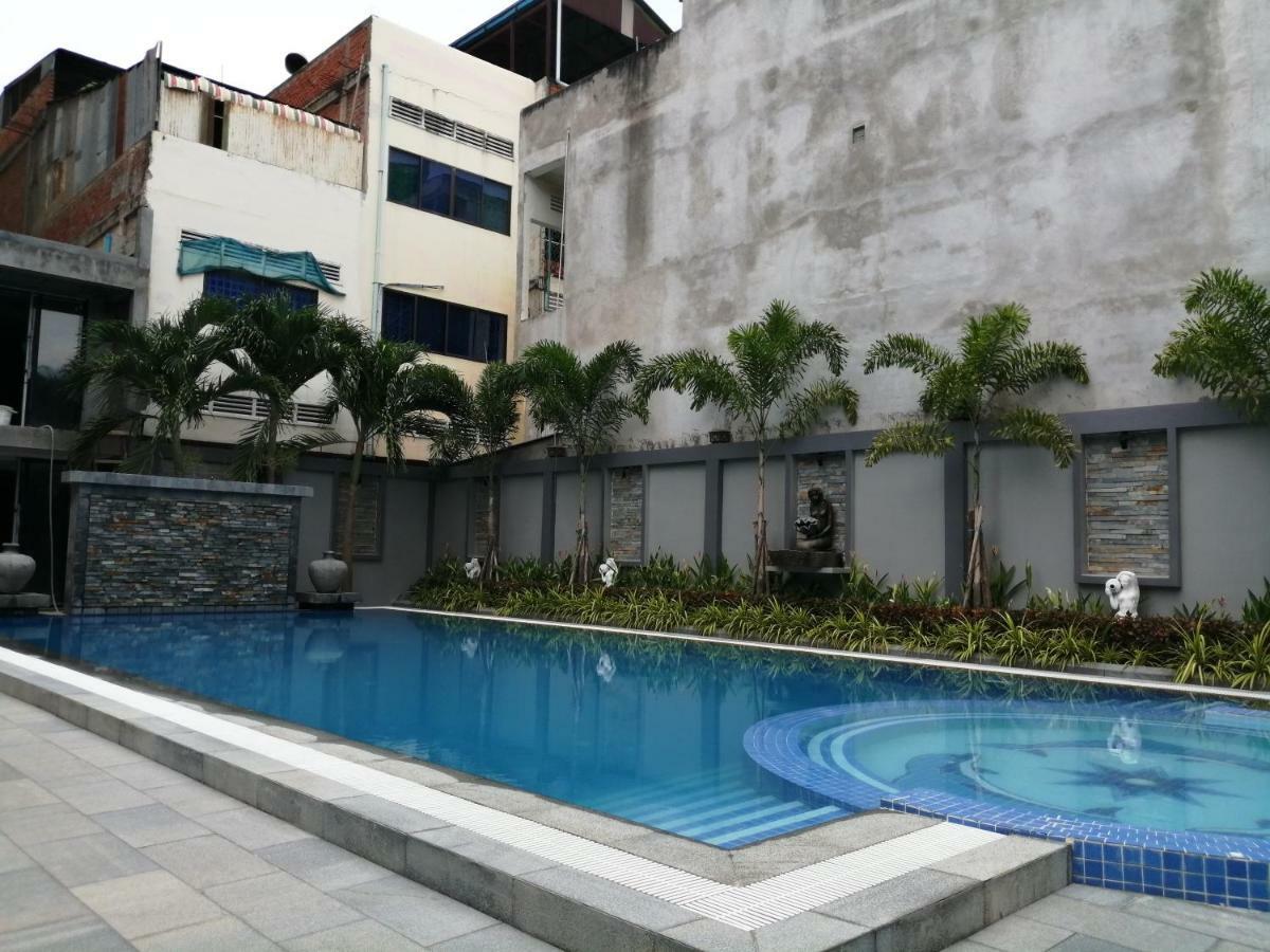 Holiday Hotel Battambang Exterior photo