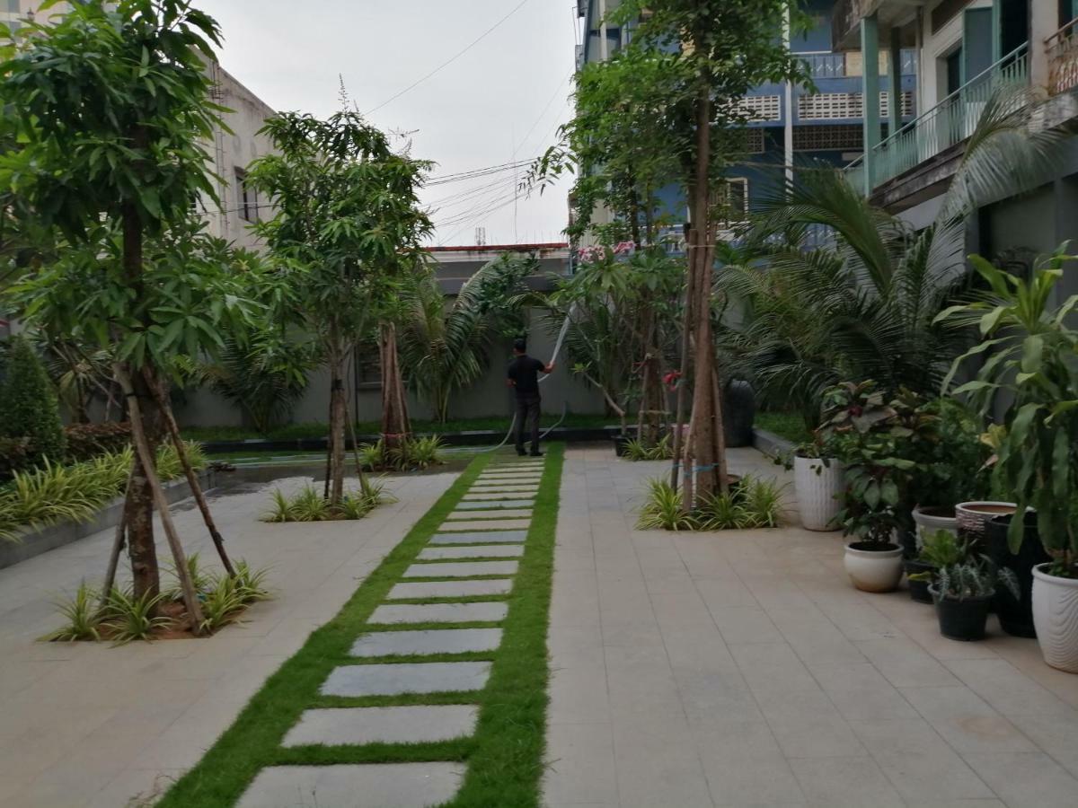 Holiday Hotel Battambang Exterior photo