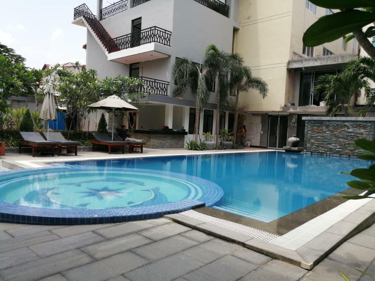 Holiday Hotel Battambang Exterior photo