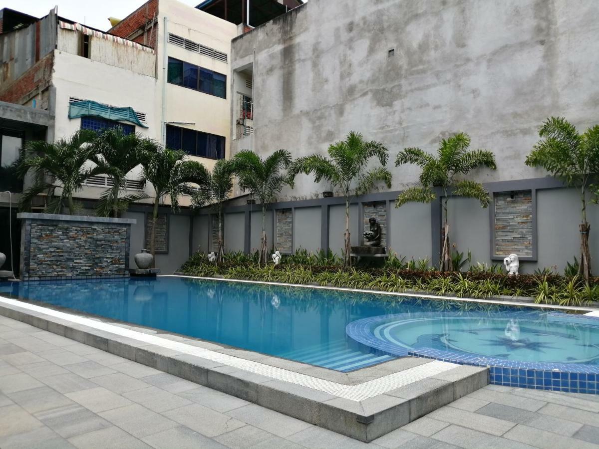 Holiday Hotel Battambang Exterior photo