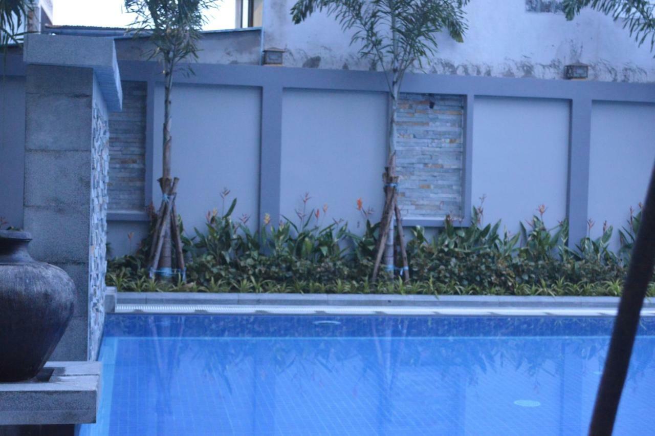 Holiday Hotel Battambang Exterior photo