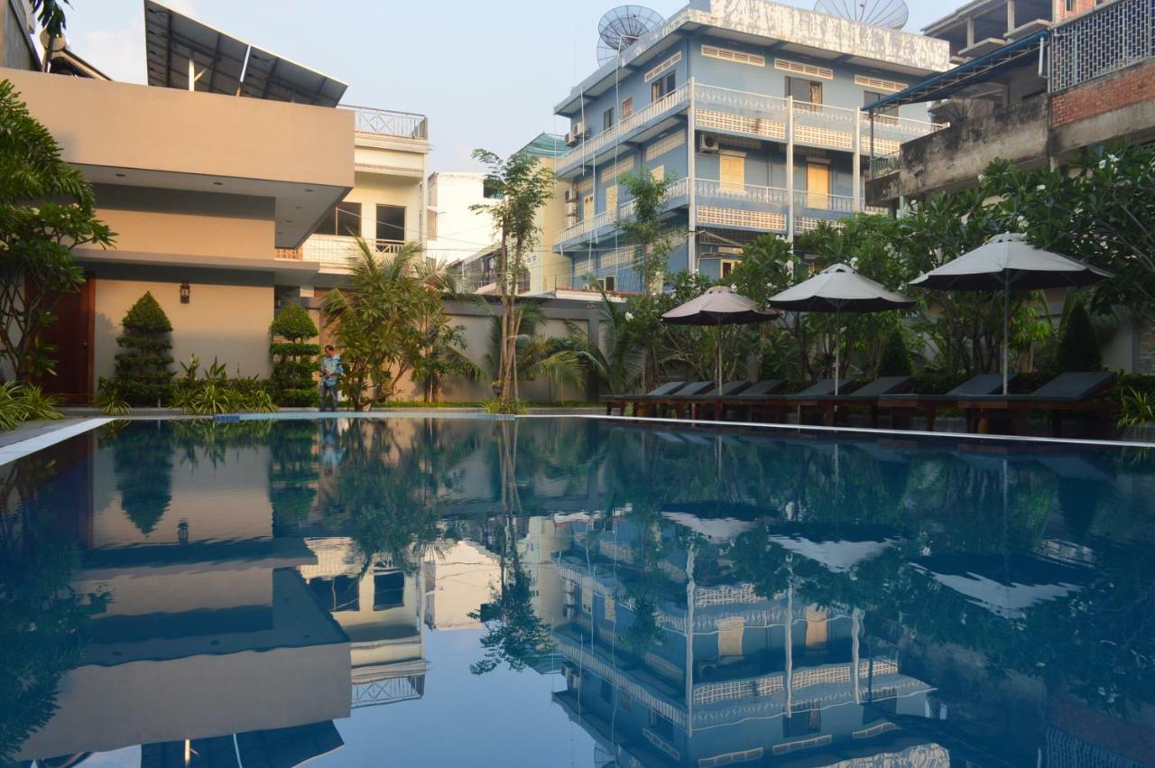 Holiday Hotel Battambang Exterior photo