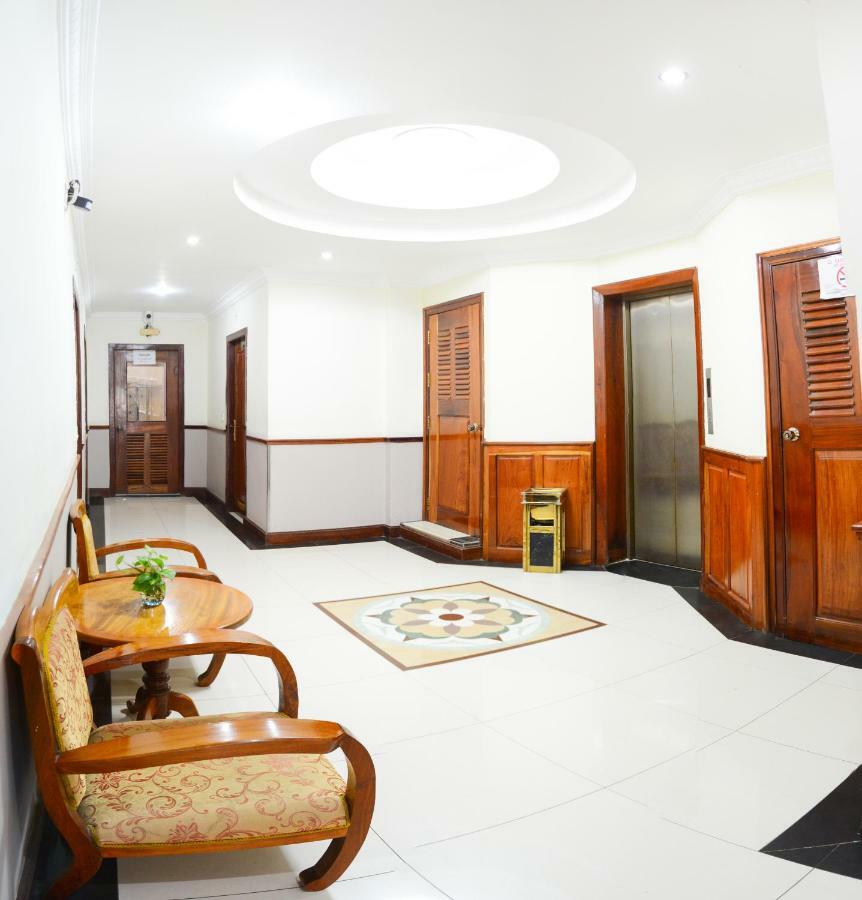 Holiday Hotel Battambang Exterior photo