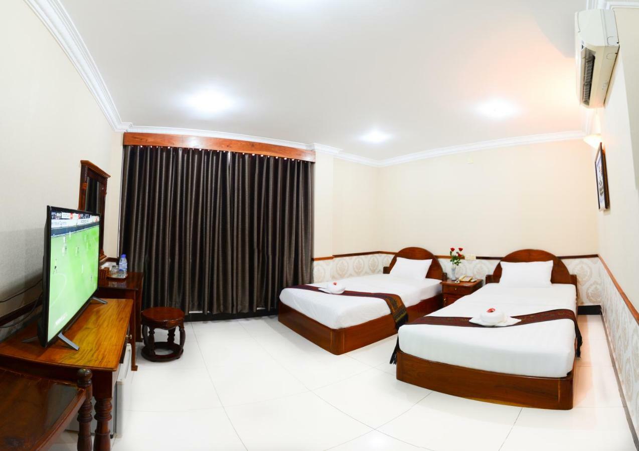 Holiday Hotel Battambang Exterior photo