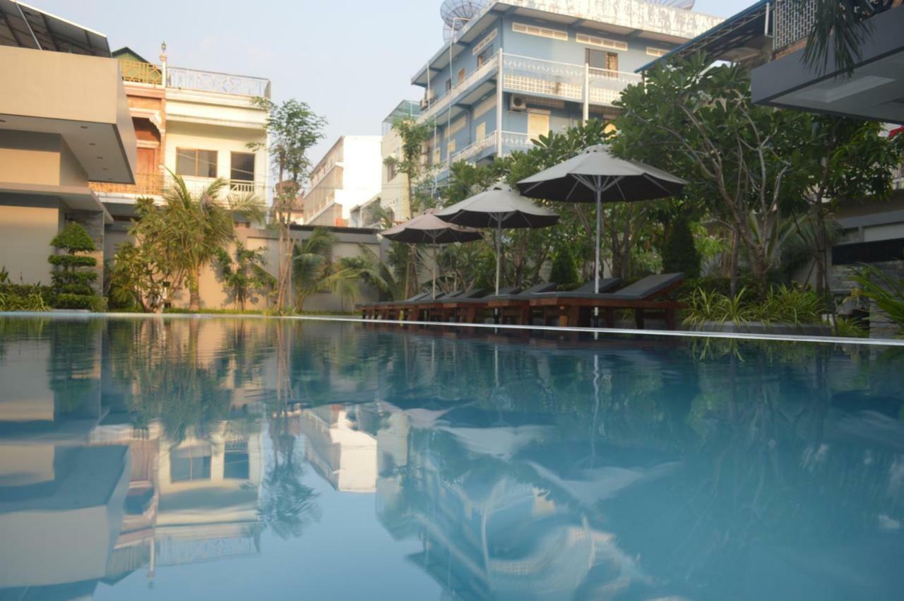 Holiday Hotel Battambang Exterior photo