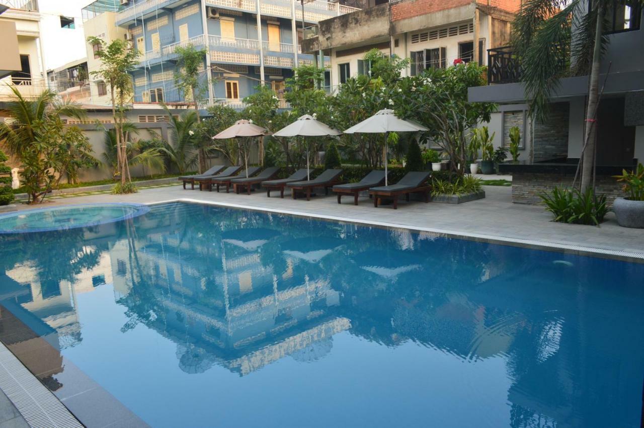 Holiday Hotel Battambang Exterior photo