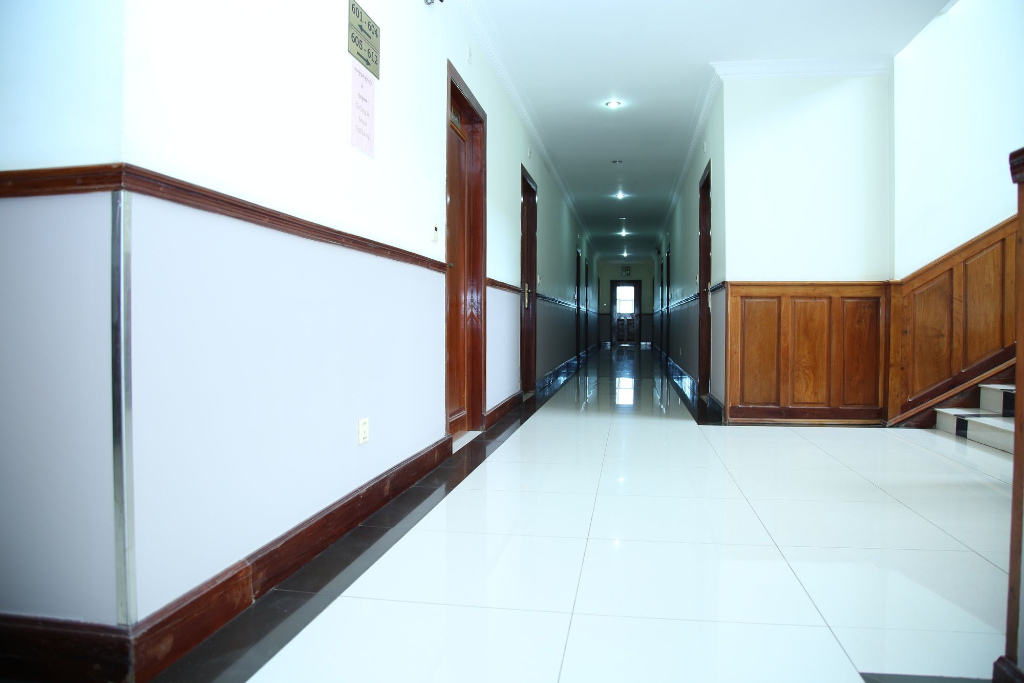 Holiday Hotel Battambang Exterior photo